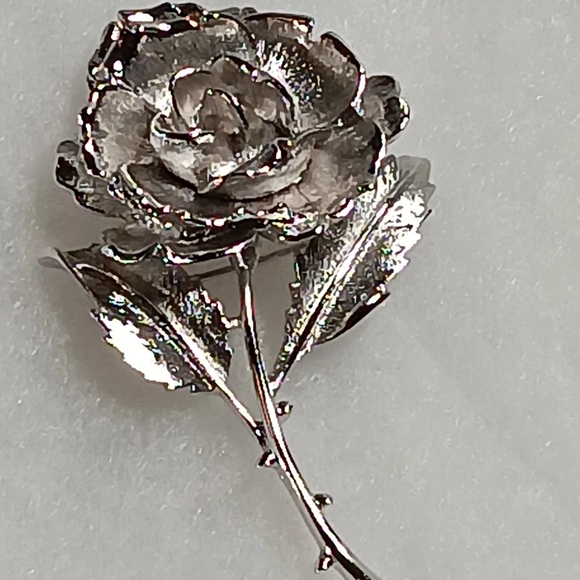 Beautiful Monet Vintage Silver Rose Pin. - Picture 2 of 5